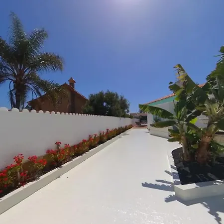 מלון דירות Nautico Boutique Apartments, By Comfortable Luxury - Adults Only קורלחו